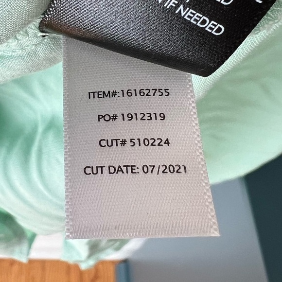 Torrid Mint Green Challis V-Neck Blouse with Embroidered Sleeves Size 2X - Picture 9 of 9